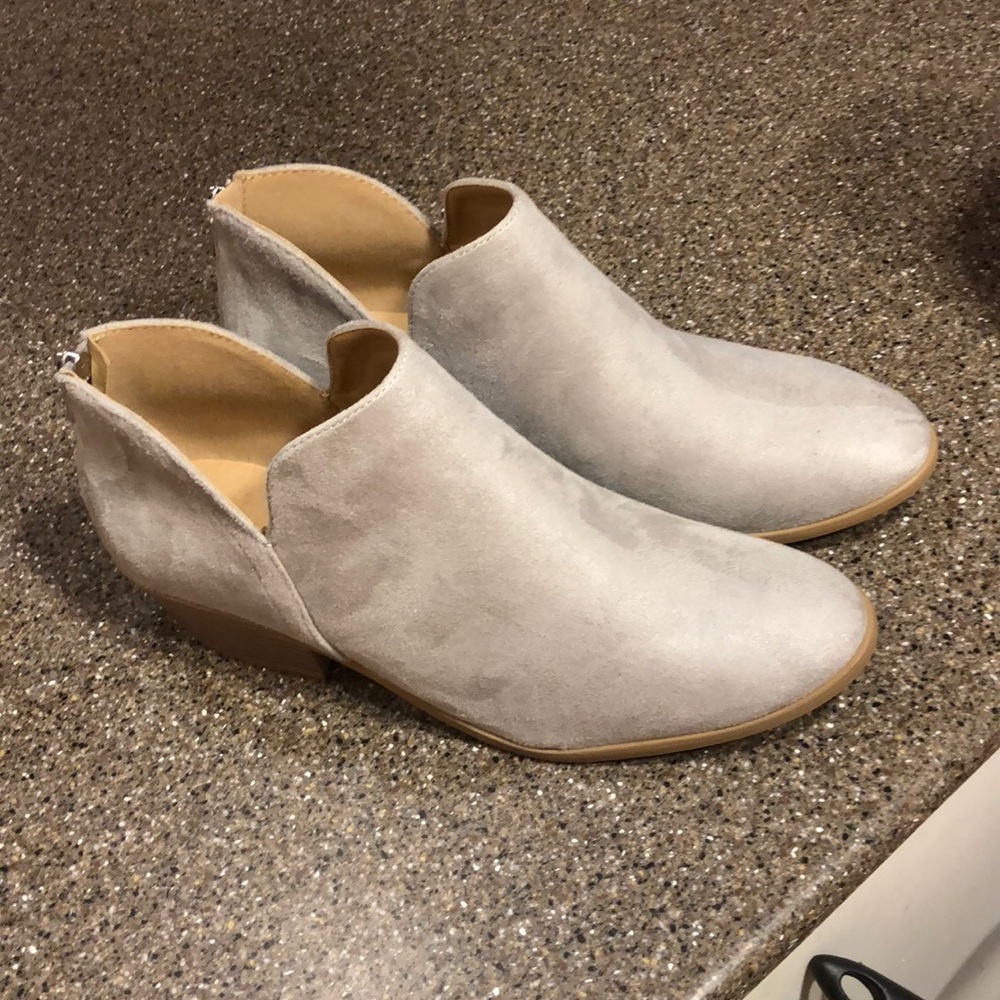 NWOT Gray Booties size 9